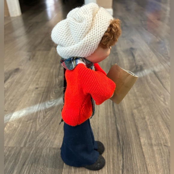 Vintage Paper Mache Christmas Caroler Hand Made Lady Silent Night Holiday Decor - Picture 9 of 12